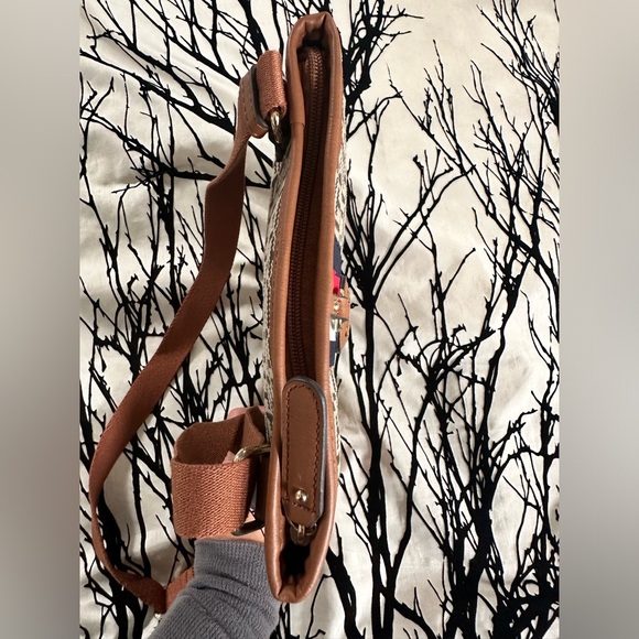 Tommy Hilfiger brown logo crossbody purse w/ribbon accent, faux leather, NWT - Picture 8 of 17